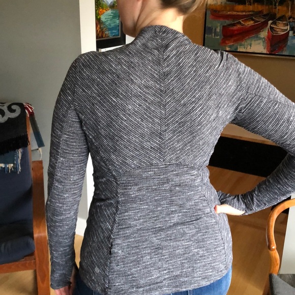 Lululemon - Sz 6 “Kanto Catch Me” long Sleeve - Picture 6 of 6